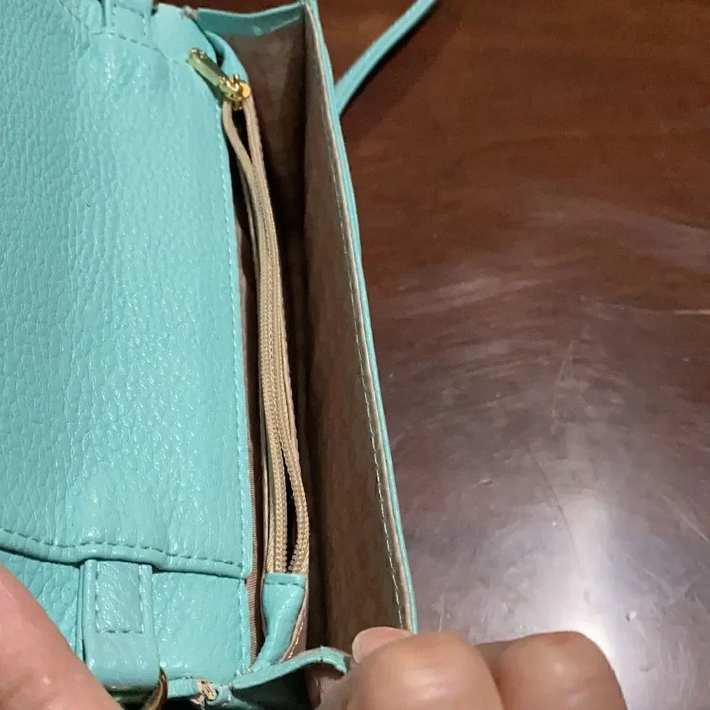 No name crossbody purse
